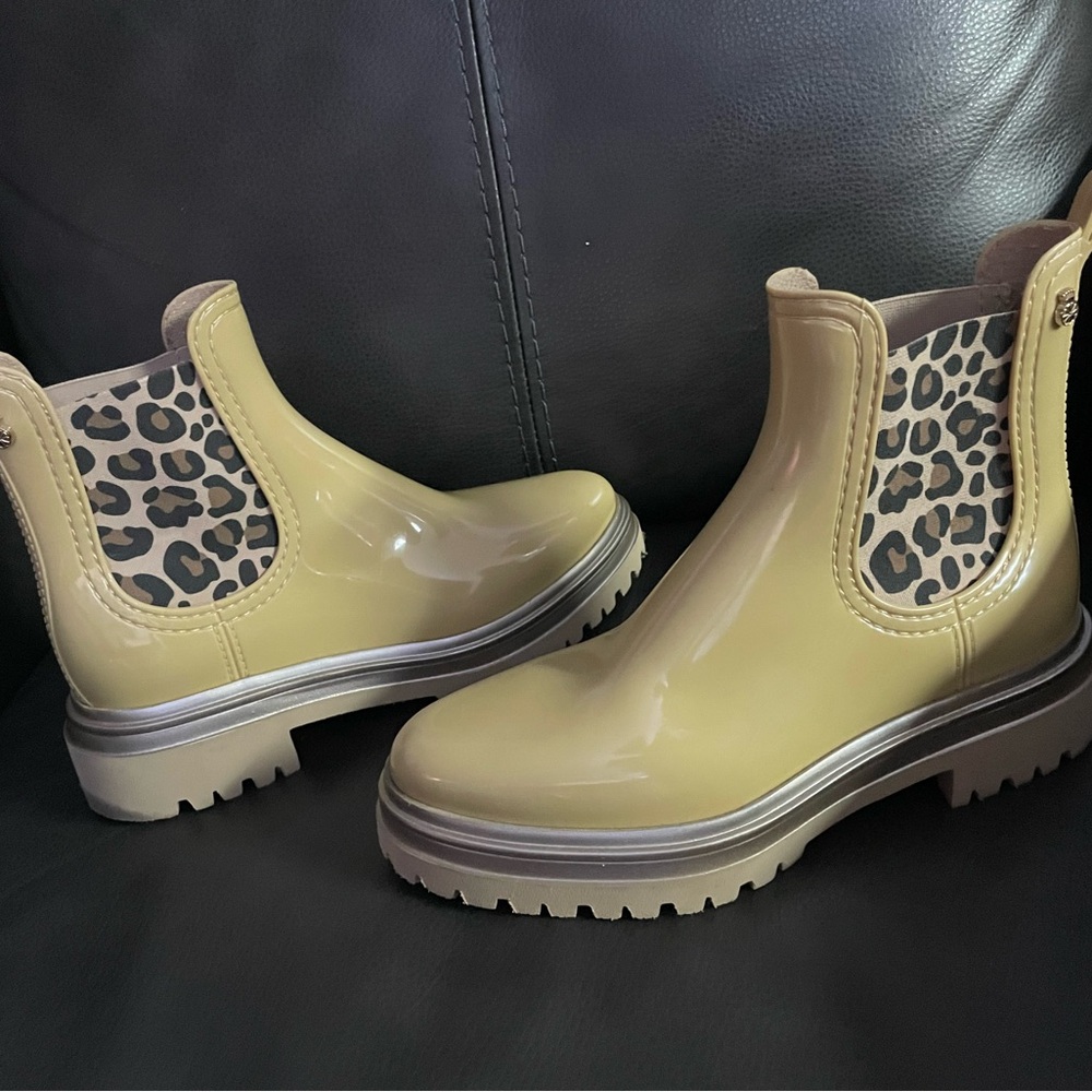 Lemon Jelly Leopard Accent Tan Rain Boots